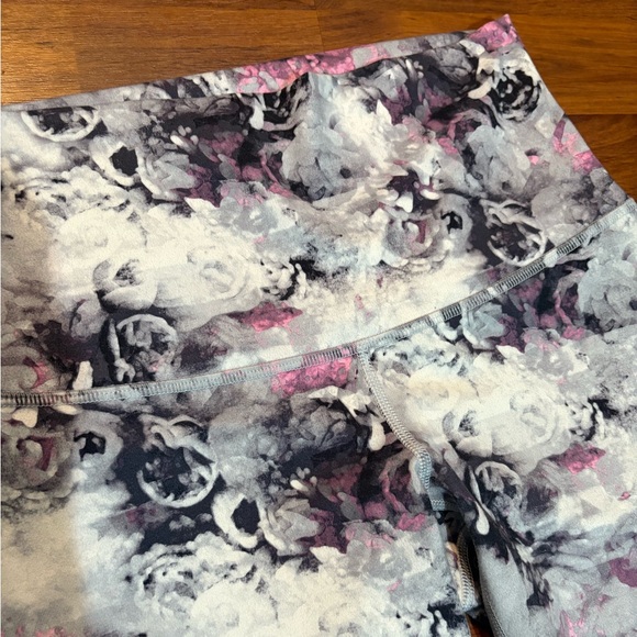 Lululemon Floral Leggings. 4. No size tag. Great condition! - Picture 3 of 10